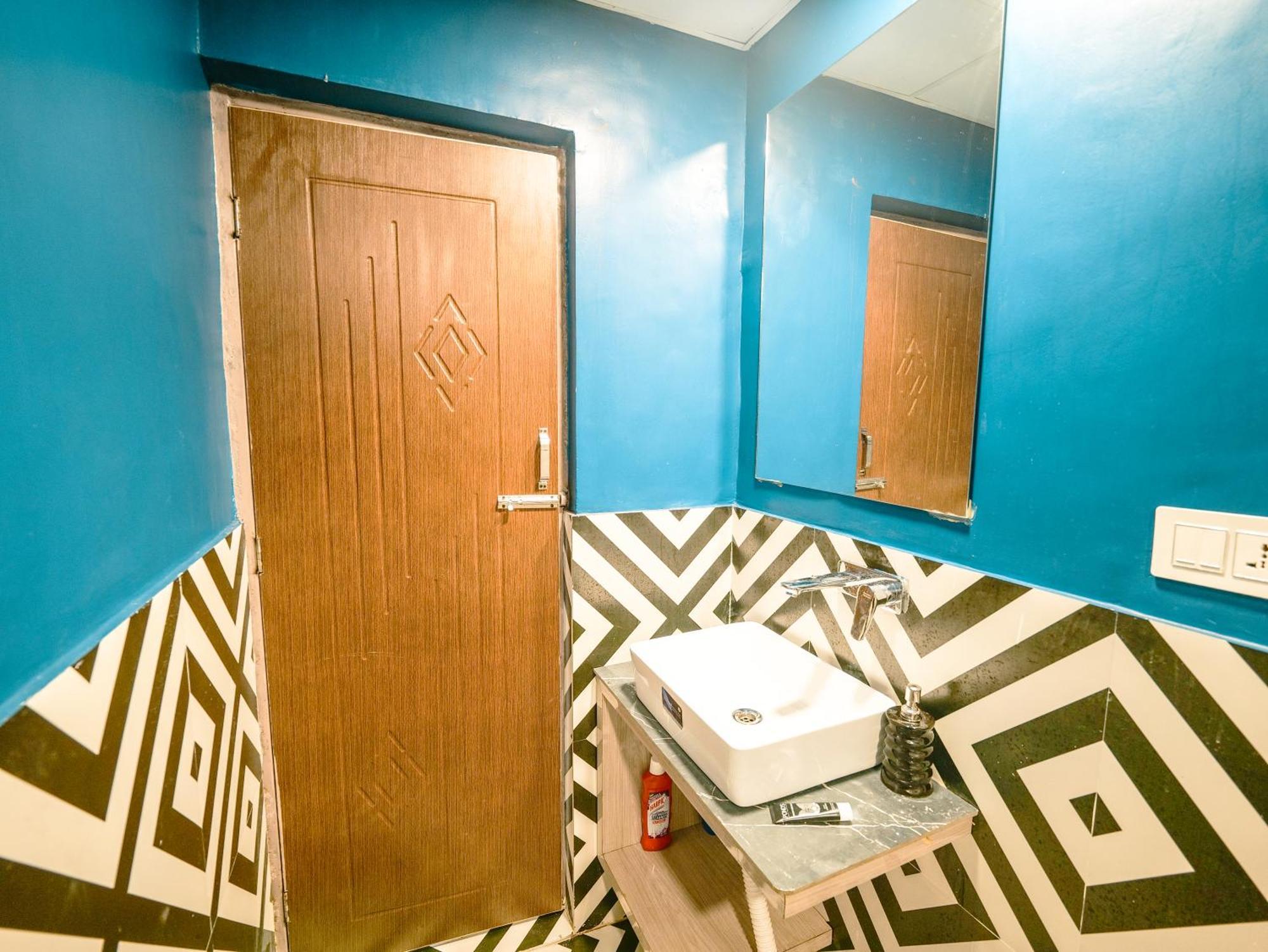 Auberge de jeunesse Hoztel Jollygrrant Doon à Rāni Pokhri Extérieur photo